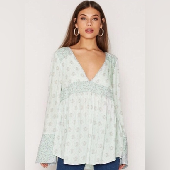 Free People Rolling Hills Print Bell sleeve Boho tunic in Green Comb,Size M - Picture 3 of 10
